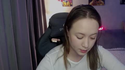 _lalune_ online show from September 2025 11:49:02 PM