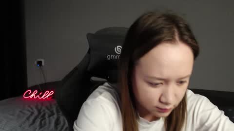 _lalune_ online show from November 2025 10:30:01 AM