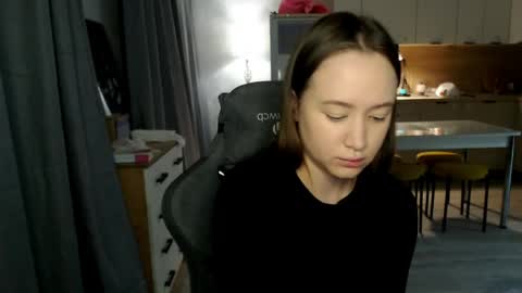 _lalune_ online show from April 2026 04:26:02 PM