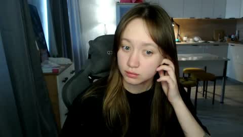 _lalune_ online show from April 2026 10:49:02 AM