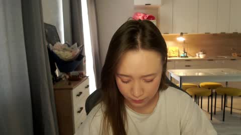 _lalune_ online show from April 2026 02:43:01 PM