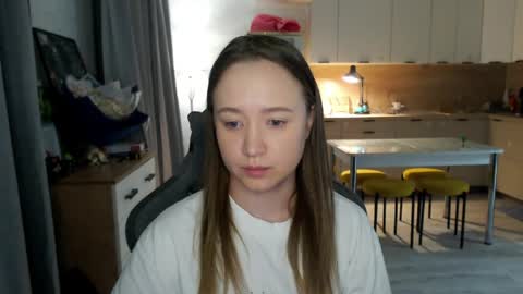 _lalune_ online show from April 2026 06:42:02 PM