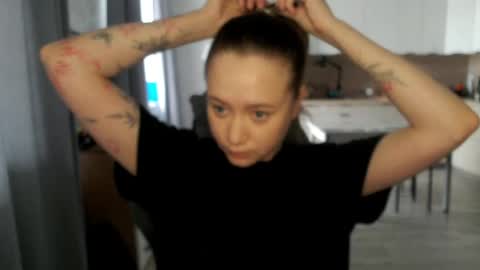 Snapshot of _lalune_ chatting on April 2026 08:28:02 AM _lalune_ online show from April 2026 08:28:02 AM