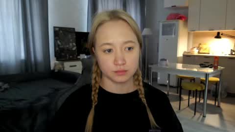 Snapshot of _lalune_ chatting on May 2026 09:50:01 AM _lalune_ online show from May 2026 09:50:01 AM
