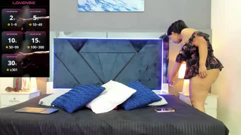 Lauralove online show from September 2025 08:45:01 PM