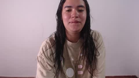 Snapshot of _leslie chatting on May 2026 04:07:02 AM Leslie online show from May 2026 04:07:02 AM