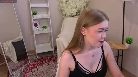 Snapshot of _liilcrystal_ chatting on June 2026 07:07:01 PM _liilcrystal_ online show from June 2026 07:07:01 PM