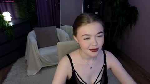 Snapshot of _liilcrystal_ chatting on June 2026 07:17:02 PM _liilcrystal_ online show from June 2026 07:17:02 PM