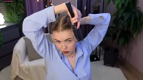 Snapshot of _liilcrystal_ chatting on June 2026 07:45:01 PM _liilcrystal_ online show from June 2026 07:45:01 PM