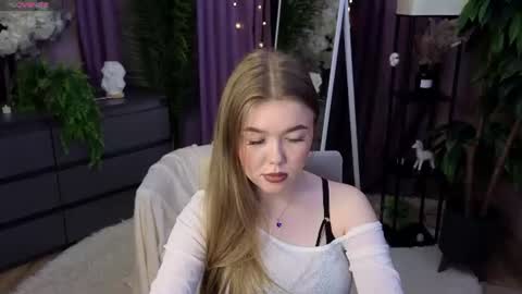 Snapshot of _liilcrystal_ chatting on June 2026 08:46:01 PM _liilcrystal_ online show from June 2026 08:46:01 PM