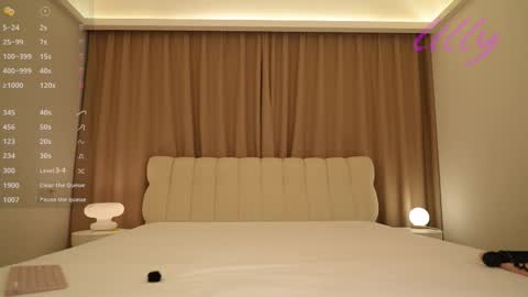 _lillilly_ online show from January 2026 04:27:01 AM