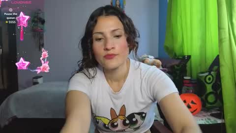 Lindasy online show from October 2025 03:45:01 PM