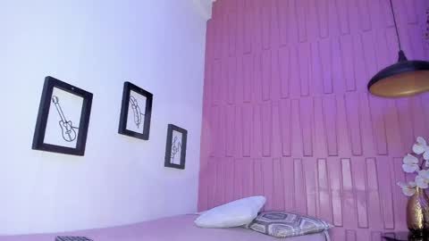 Snapshot of _littlelia chatting on April 2026 11:57:01 AM Anna online show from April 2026 11:57:01 AM