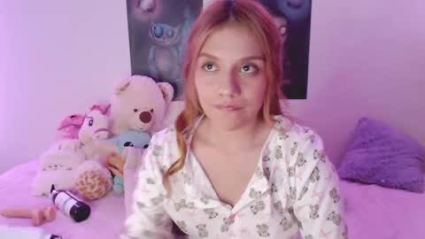 Snapshot of _lloou_ chatting on May 2026 01:03:02 AM Sofia 3 online show from May 2026 01:03:02 AM
