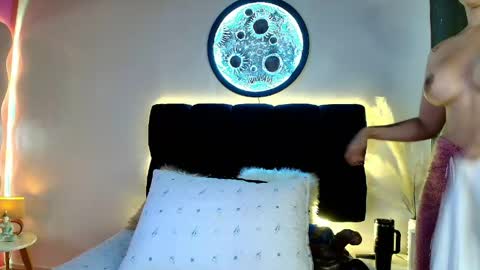 Lorrayne online show from April 2026 12:09:02 PM