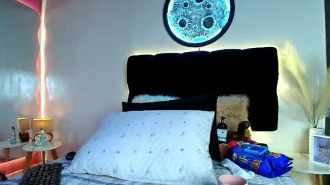 Lorrayne online show from April 2026 12:08:02 PM