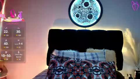 Lorrayne online show from April 2026 12:04:01 PM