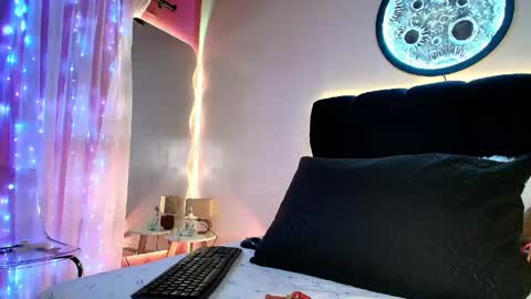 Lorrayne online show from April 2026 12:21:02 PM