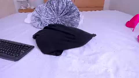 Lynna online show from July 2026 09:17:01 PM