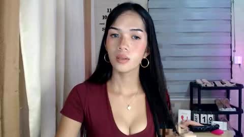 Snapshot of _mellyxxx chatting on May 2026 10:43:01 AM Melly online show from May 2026 10:43:01 AM