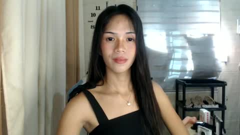 Snapshot of _mellyxxx chatting on June 2026 07:00:01 AM Melly online show from June 2026 07:00:01 AM