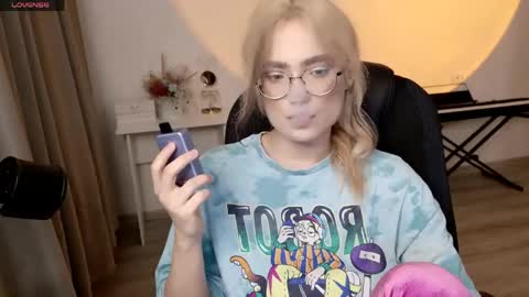 Snapshot of _meow_neko_ chatting on April 2026 12:39:01 AM _meow_neko_ online show from April 2026 12:39:01 AM