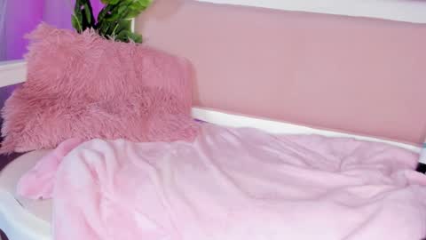 mia online show from November 2025 01:16:01 AM