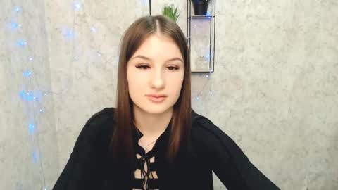 Mia online show from February 2025 06:02:02 PM