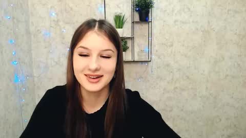 Mia online show from February 2025 01:42:02 PM