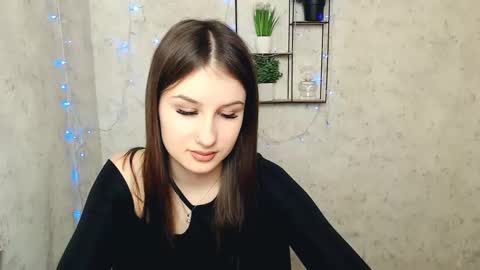 Mia online show from February 2025 02:00:01 PM