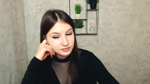 Mia online show from March 2025 03:27:01 PM