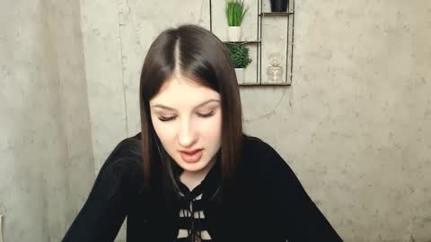 Mia online show from March 2025 02:23:02 PM