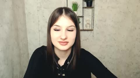 Mia online show from March 2025 05:29:02 PM