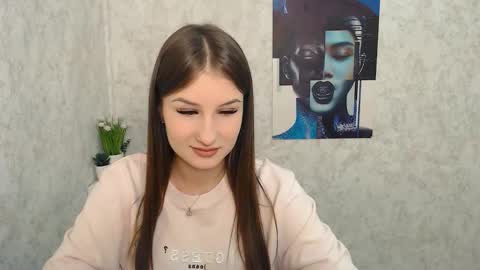 Mia online show from September 2025 12:32:01 PM
