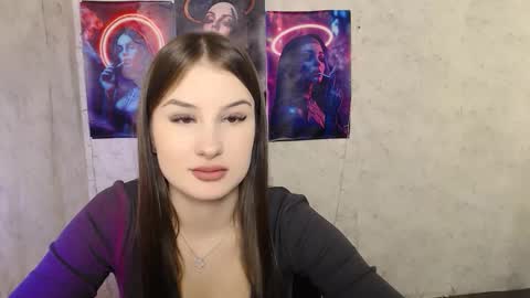 Mia online show from October 2025 12:19:01 PM