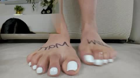 Snapshot of _miamonroee_ chatting on June 2026 10:59:01 PM Mia online show from June 2026 10:59:01 PM