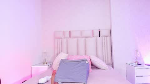 Mia  online show from February 2026 11:53:02 AM