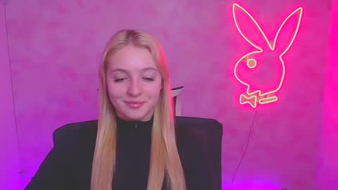 Snapshot of _mila_la_ chatting on February 2025 12:26:02 PM Melanie online show from February 2025 12:26:02 PM