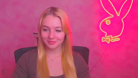 Snapshot of _mila_la_ chatting on February 2025 12:28:01 PM Melanie online show from February 2025 12:28:01 PM