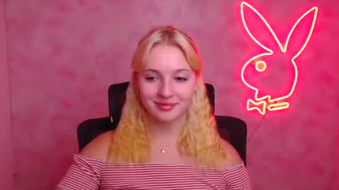 Snapshot of _mila_la_ chatting on September 2025 11:15:02 AM Melanie online show from September 2025 11:15:02 AM