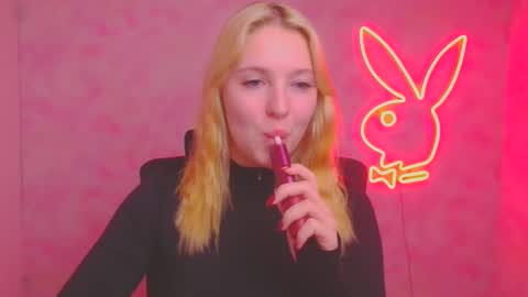 Snapshot of _mila_la_ chatting on October 2025 05:52:01 AM Melanie online show from October 2025 05:52:01 AM