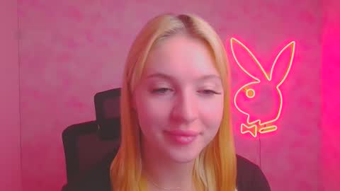 Snapshot of _mila_la_ chatting on November 2025 12:50:02 PM Melanie online show from November 2025 12:50:02 PM