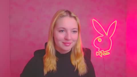 Snapshot of _mila_la_ chatting on November 2025 12:48:02 PM Melanie online show from November 2025 12:48:02 PM