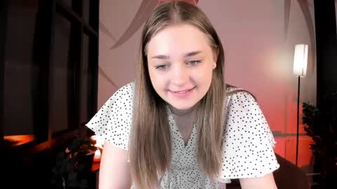_mila_luna_ online show from May 2026 07:38:02 AM