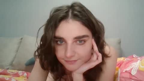 Mila online show from October 2025 04:40:02 PM