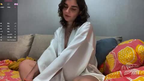 Mila online show from October 2025 04:20:02 PM