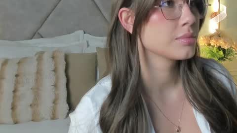 kimberley cruz online show from October 2025 12:06:01 PM