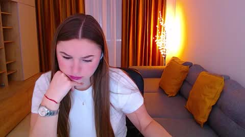 Mia online show from March 2026 07:23:02 AM