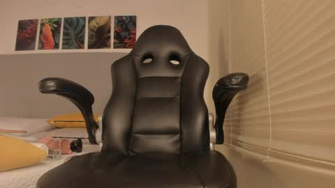 _molly_rosse_ online show from April 2026 12:27:01 PM