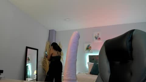 Natalie online show from November 2025 11:58:02 PM